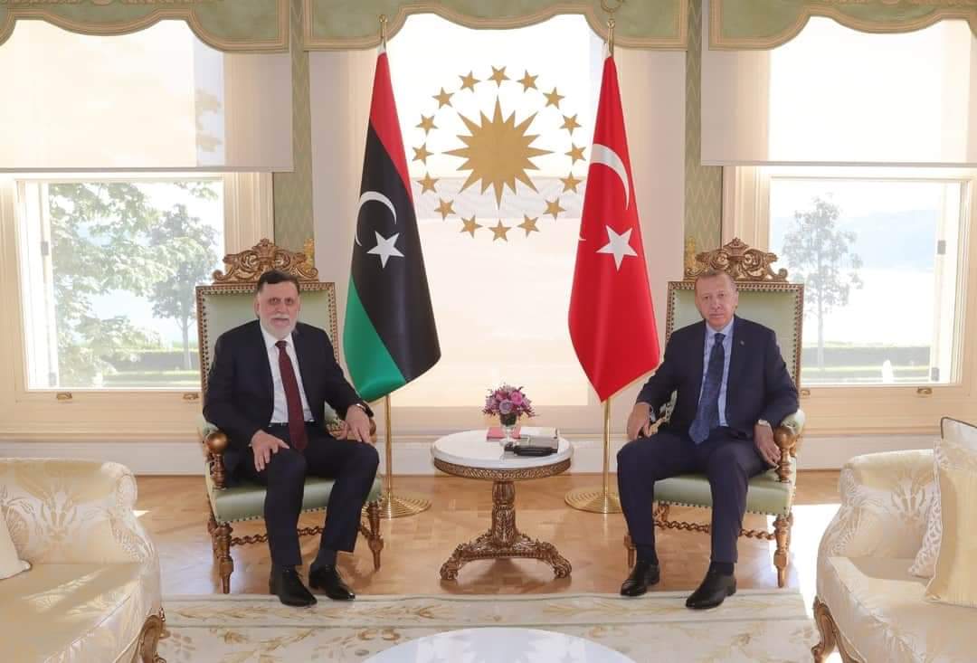 🟥 Libyan authorities in Tripoli said on Sunday that a permanent ceasefire deal reached during talks last week in Geneva would not affect military agreements with #Turkey and they would continue cooperation with Ankara.
#Libya #GNA https://t.co/0iYy4wLCB0
