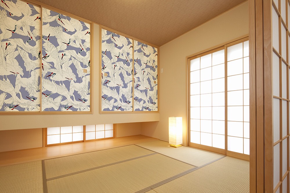 Harokka 貼るだけで和モダンなお部屋が完成する いろはなのふすま用リメイクシール 群鶴 Gunkaku のご紹介です 美しいすみれ色に 長寿のシンボルである鶴の白が映える図案 お部屋を優美に演出したい方に特にオススメです T Co Ppczrfrckj