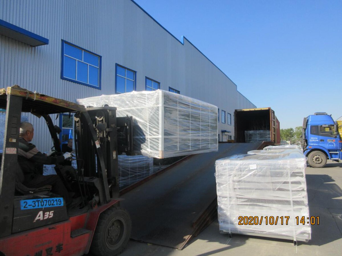 HaiaoFence's tweet image. Crazy busy lately 🤪
Some #powdercoated #3Dfence #wiremeshfence exported to South America.
Kindly note that shipping costs increased by $1000-$3000 per container to American countries because of COVID19.
Take care everyone.😷