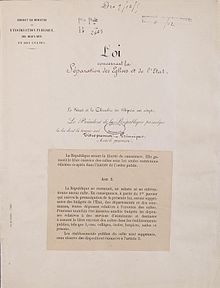 Praktik penerapan prinsip Laïcité yg suka-suka itu akhirnya tentu saja bikin resah. Lalu baru pada tahun 1905 lah, dibentuk UU atau Loi 1905 - tentang Laïcité, mengatur praktiknya di masyarakat, biar jelas dan berikan kepastian hukum.