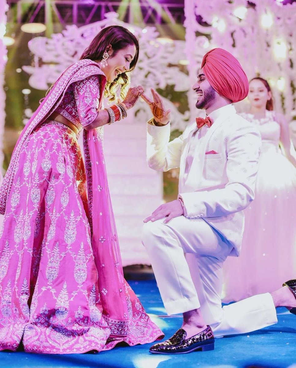 HydTimes's tweet photo. Look at these super-cute moments between #NehaKakkar &amp; #RohanPreetSingh 💖🥰

#Bollywood #Wedding #WeddingGoals #WeddingInspiration #WeddingVibes #NehuDaVyah #NehuPreet #MrsSingh https://t.co/WhuD3pf2Ic