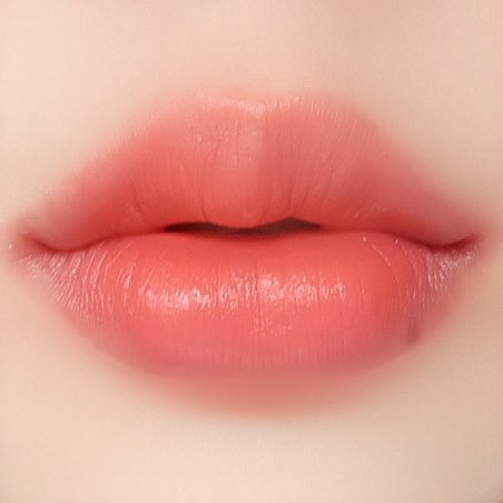 fonfondly's tweet photo. วี้ดดดด บอกเลยห้ามพลาด ! ลิปใหม่ 4U2 น่ารักไปไหมมม เป็นเนื้อ Glossy Lip Balm นี่ชอบเนื้อแบบนี้มากทาแล้วปากฉ่ำ สุขภาพดี ปากอิ่มน้ำสไตล์เกาหลี อันนี้เบอร์ 01 Love peach สีลูกพีชคิ้ววว ทาแล้วดูเด็กน้อยสดใส ทาไปโรงเรียนได้ แพ็คเกจมินิมอลสีชมพูคือต้องมีเลย ราคา 149 บาท #รีวิว4u2 https://t.co/FRecSu3aAS