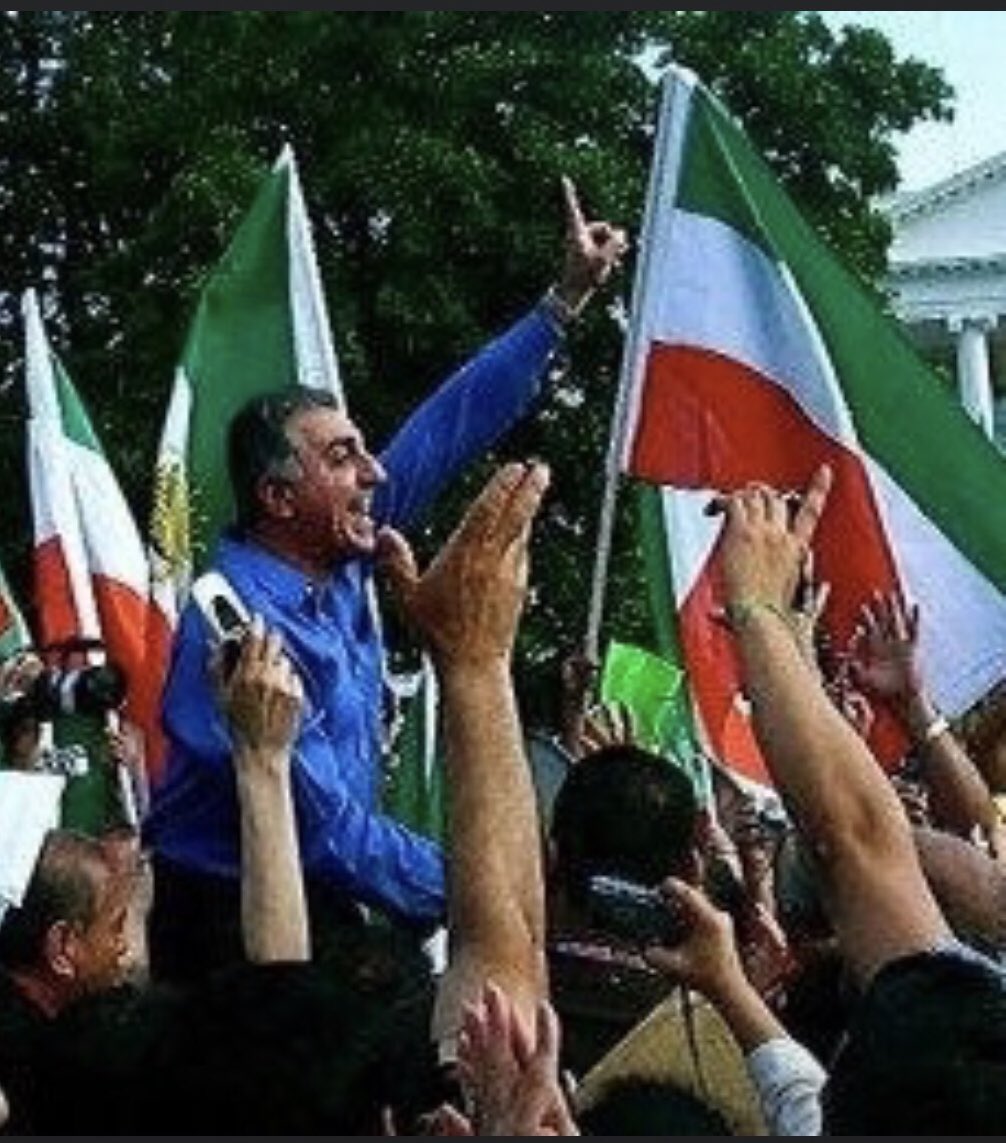 ArdavanMofid's tweet photo. رهبر  ازاديبخش ايران ، فريدون زمان، كورش دادگستر براى بر قرارى ارامش و ابادى ايران وبر افراشتن پرچم دوستى و مهربانى بين تمام ايرانيان ،از  كرد و لر و اذري ، فارس و خوزستانى ، بلوچ و تهرانى در راه است، امروز فقط اتحاد... https://t.co/DoQkb4ls3g
