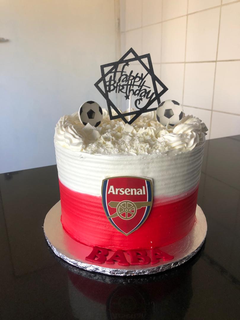 Happy birthday cake for a serious Arsenal fan. You can still have a delicious and customized cake for your event. Call us at 0772 527 281 for orders. Follow us to support my hustle and will follow you back.@metsbarmby @ShingieC1