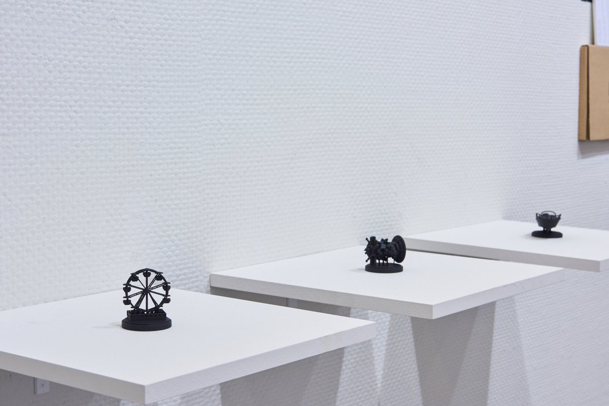 senseofmotion's tweet photo. NSK100周年記念展覧会「NSK Future Forum」

archive : NSK Future Forum 2016
EXHIBITION：#AR三兄弟

《箱男 -AR BOX MAN-》
かつて安部公房という小説家が書いた小説『箱男』は、VRを予見するものでした。僕らはAR三兄弟なので、箱男をARで実装します。

https://t.co/yW82bQPmmW

#senseofmotion https://t.co/jaQrhttjm4