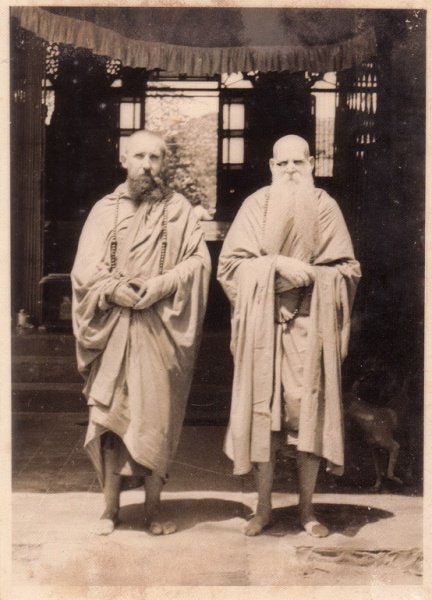 During his youth, he lived with a Prince E. Ukhtomsky, a Buddhist poet, and also met with Ungern von Sternberg in St Petersburg. Vahindra converted to Buddhism and a year later he ventured to Buryatia, Mongolia, and Urga. There he met with the XIII Dalai Lama and Ja Lama (2/6)