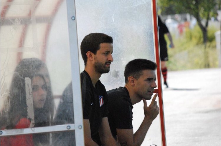 sergigg7's tweet photo. Como si hubiese sido ayer, pero ya han pasado otros 3 años más...

Felices 26 al que fue y será el mejor en el verde y en los banquillos. @AGVaro ♥️🎂⚽️ https://t.co/9enFKUXaty