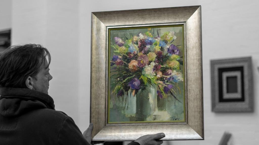 TheMasterframer's tweet image. 💐 Floral Oil Painting 💐 Framed with ❤️ at #appleframes in this gorgeous Silver Frame &amp;amp; highlight slip. 🖼 #daventry #bespokeframers #customframing #photography #printingservices #wearetheframers #checkthereviews #art #daventrypictureframers #framingexperts #oilpainting