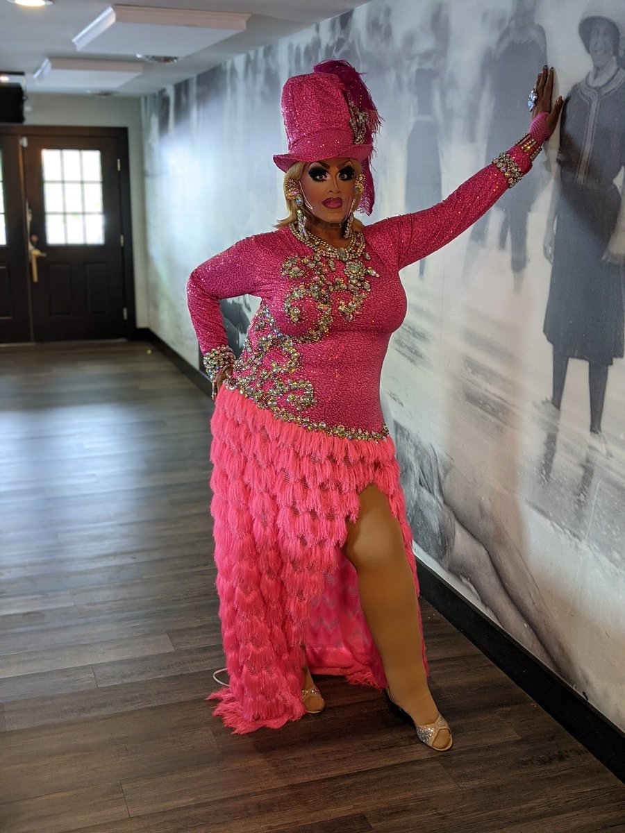 Pussy Pink

#drag #Dragqueen