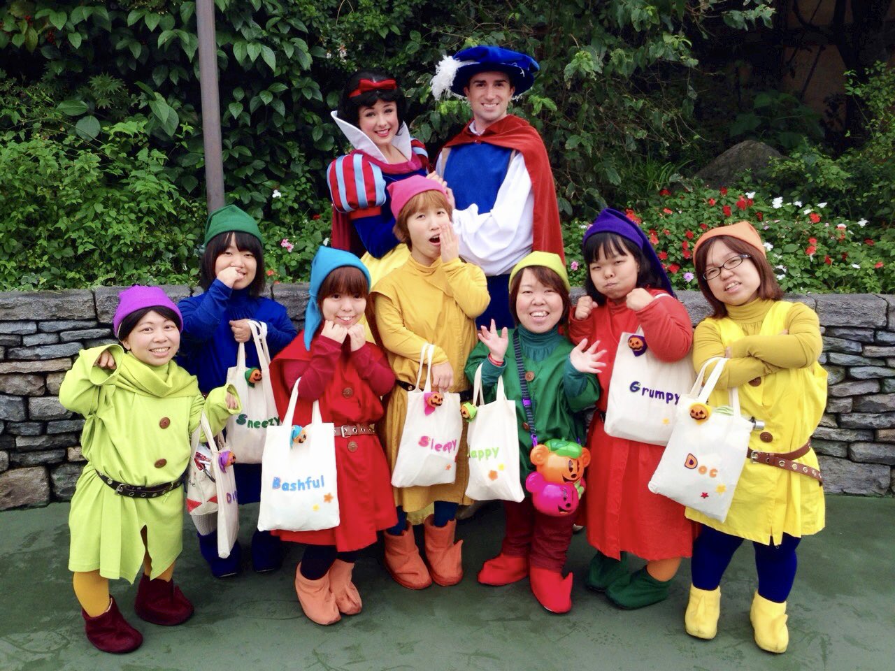 後藤仁美 ちびた リアル白雪姫と7人の小人 以前ハロウィンの時期にディズニーで仮装しました 小さなこの体型を活かして 誰よりも似合う 自分たちらしい仮装ができました パーク内で本物の白雪姫と王子様と出逢えたときはとっても感動 この写真は 後藤仁美 ちびた リアル白雪姫と7人の小人 以前ハロウィンの時期にディズニーで仮装しました 小さなこの体型を活かして 誰よりも似合う 自分たちらしい仮装ができました パーク内で本物の白雪姫と王子様と出逢えたときはとっても感動 この写真は