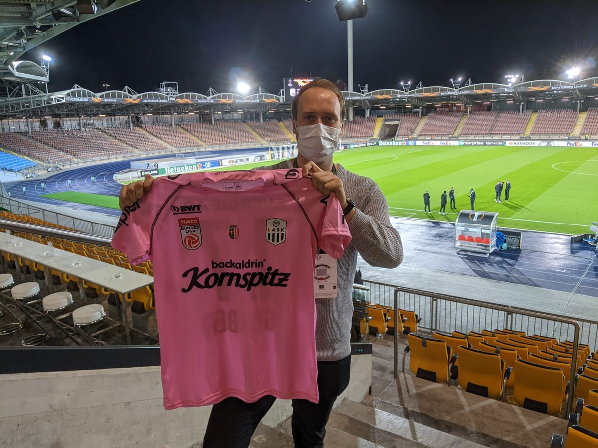OtherBundesliga's tweet image. 🚨KIT GIVEAWAY🚨

Own a part of a famous #UEL night in Lisbon!

Win Andreas Gruber's shirt from LASK's 4-1 victory over Sporting by following both @OtherBundesliga &amp;amp; @LASK_Official and retweeting this post! 🖤⚽

We'll announce the winner on Friday 6th November. Good luck! #LASK