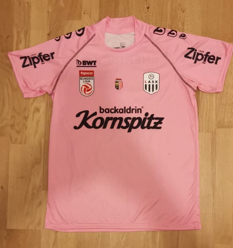 OtherBundesliga's tweet image. 🚨KIT GIVEAWAY🚨

Own a part of a famous #UEL night in Lisbon!

Win Andreas Gruber's shirt from LASK's 4-1 victory over Sporting by following both @OtherBundesliga &amp;amp; @LASK_Official and retweeting this post! 🖤⚽

We'll announce the winner on Friday 6th November. Good luck! #LASK