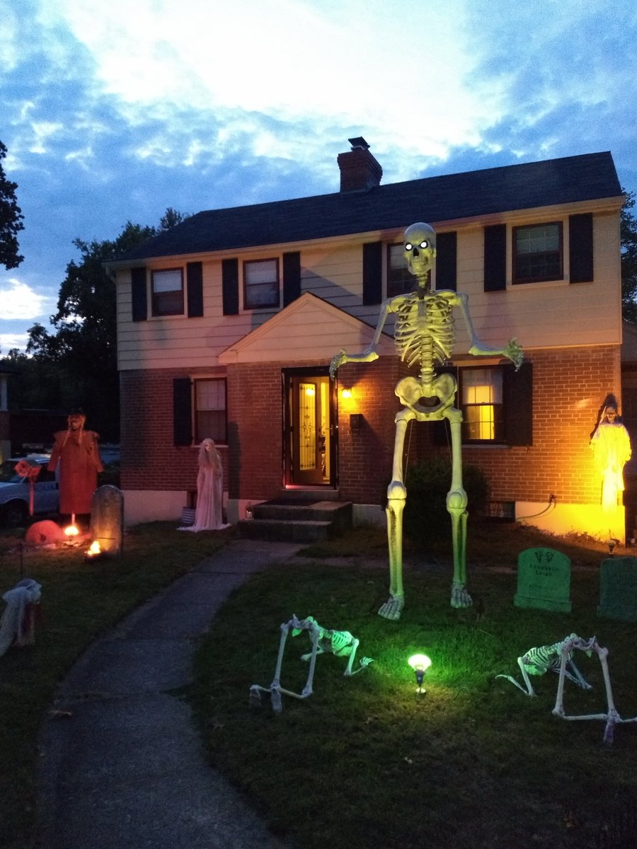 NaveNewell's tweet image. From our homes to yours, wishing you a safe and #HappyHalloween! #Halloween2020 #KeepThingsFun #NaveNewellWay