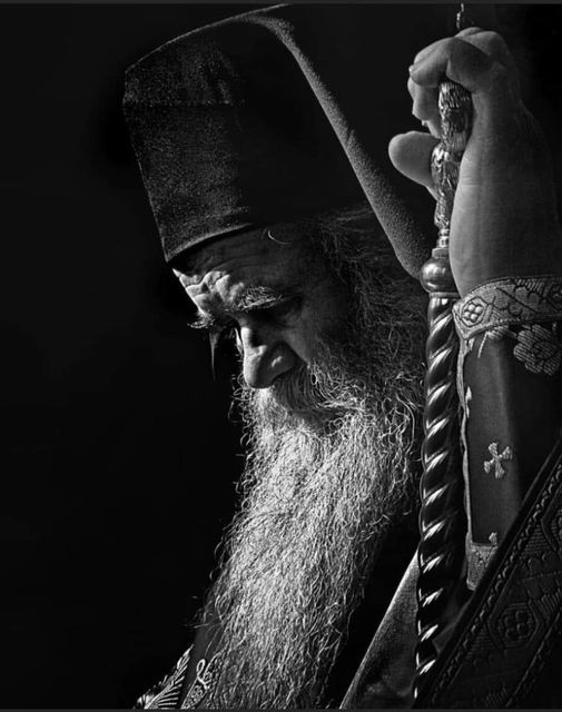 Као што Мојсије није видео обећану земљу, тако ни Митрополит није дочекао да види Његошеву капелу на врху Ловћена.

Али, нека нико не мисли да је погрешио кад је рекао да неће умрети док се то не деси.