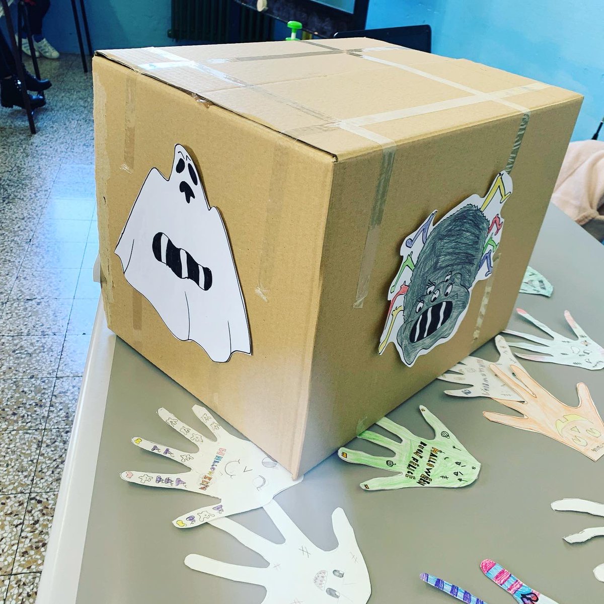 elisetta1979's tweet photo. Aspettando Halloween in modalità diversa .... e dando a questa festa un’altra veste: quella di esorcizzare paure e insicurezze! Grazie ai bimbi della 3A primaria dell’ @IC_via_Dante 🎃 👻 https://t.co/UwQZWEW794