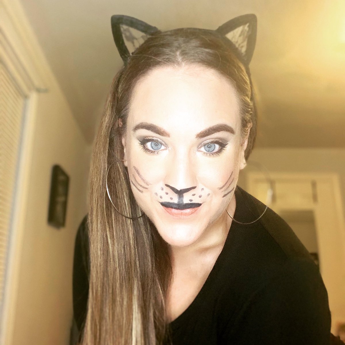 JessicaW_LCSW's tweet photo. Spirit week continues @BinghamtonCSD! #meow #halloween #costumeday #wearebenfranklin #halloweencostume #blackcat https://t.co/8qDzIWLTl9