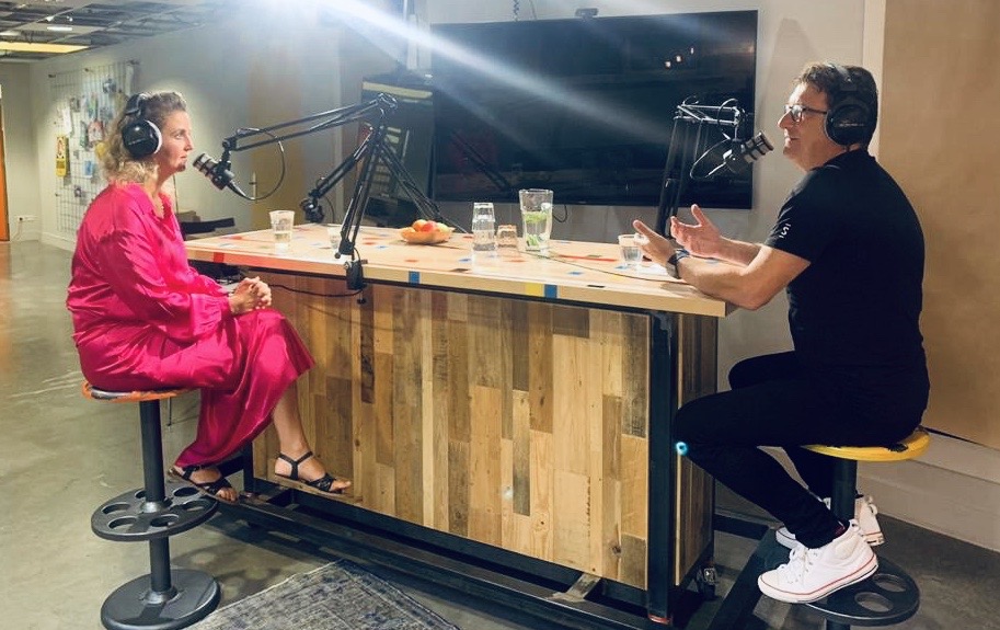 Podcast-inspiratie! #Leiderschapsparadoxen en #FemaleLeadership. LUNAR Institute ging eerder deze maand in gesprek met <a href="/TishaVan/">Tisha van Lammeren</a> Lammeren van T-Mobile Nederland en morgen met Jaap Wassink van Coca-Cola European Partners. Luister mee! bit.ly/31Vb8oP