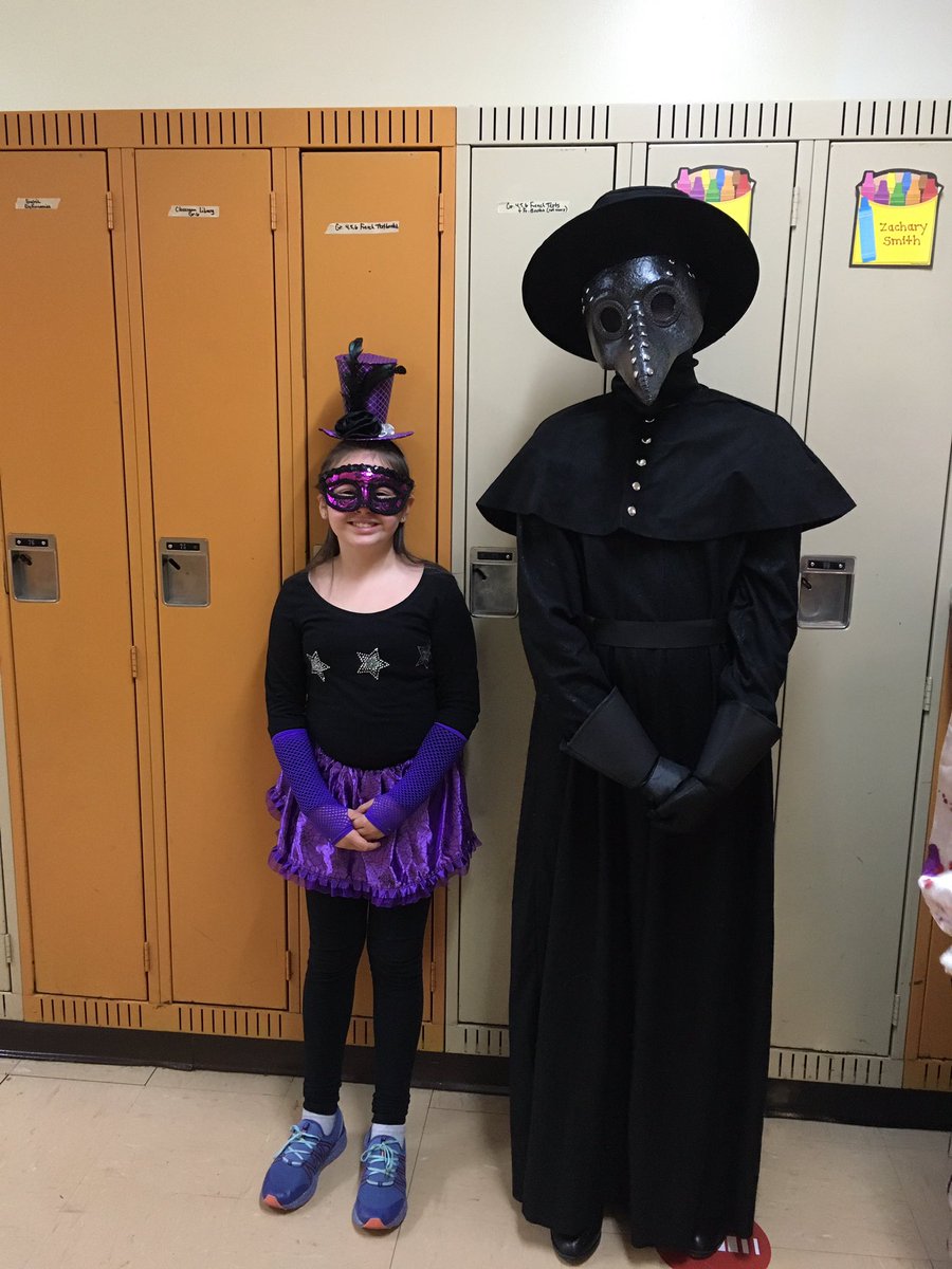 HREschool's tweet photo. Soooo many spooktacular costumes!!! Students and staff enjoying Halloween. https://t.co/F19MzBDhcD