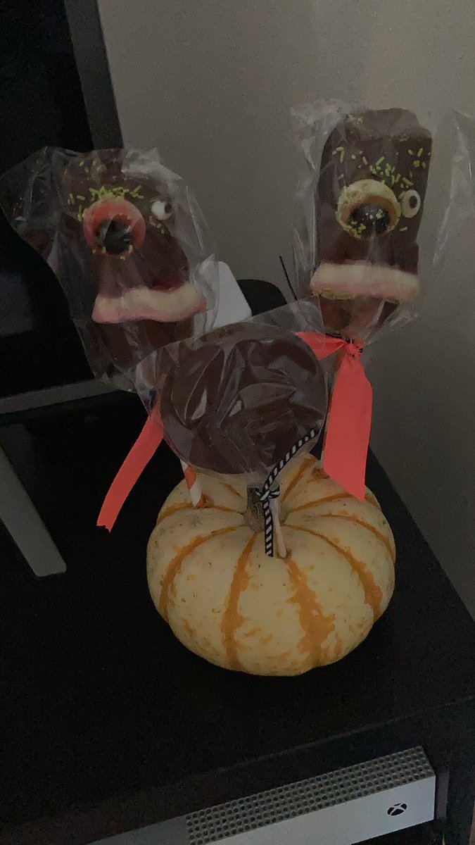 Getting Halloween ready 👻 <a href="/duckyblog/">Ducky</a>