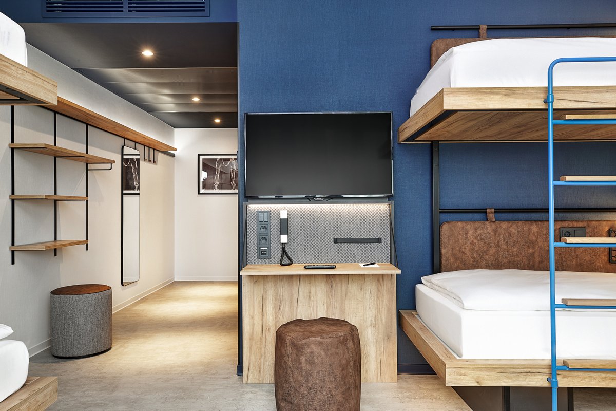 Vescom's tweet photo. Blue is a primary colour in the H2 Hotel's brand identity. Therefore the interior designers made sure that the walls of the guest rooms and public spaces feature this corporate blue tone: https://t.co/r23aB0Awll #projectfriday #vinyl #wallcovering #hospitality #customdesigned https://t.co/PeNQdm3Wj7