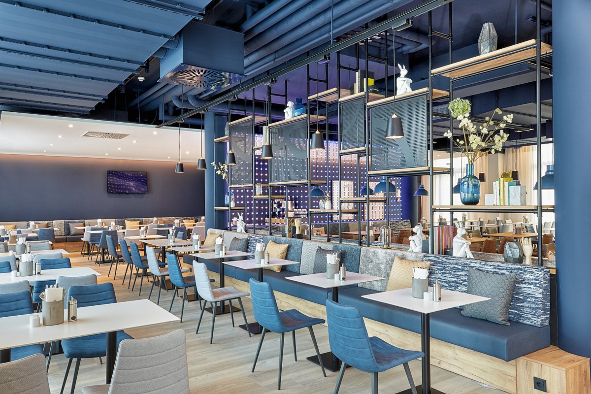 Vescom's tweet photo. Blue is a primary colour in the H2 Hotel's brand identity. Therefore the interior designers made sure that the walls of the guest rooms and public spaces feature this corporate blue tone: https://t.co/r23aB0Awll #projectfriday #vinyl #wallcovering #hospitality #customdesigned https://t.co/PeNQdm3Wj7