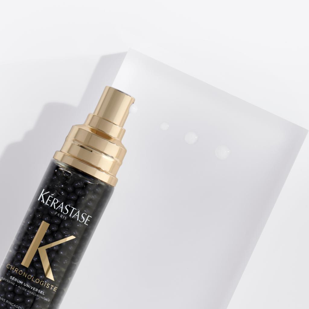Kerastase_ES's tweet photo. Es imposible resistirse a la sensualidad del SERUM UNIVERSEL: el caviar de los sérums 👀  Posee activos encapsulados en perlas individuales que se liberan en el preciso momento de dosificar el producto para una máxima eficacia y un placer extremo. #KerastaseSpain #Chronologiste https://t.co/2YMLonivKk