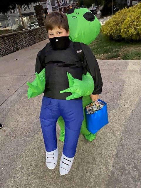 Bellevue_Ind's tweet photo. What a great, spooooky morning to kick off our GES Halloween celebrations! #LoveTheBOO #GESLeaders https://t.co/v6KA1fzP50