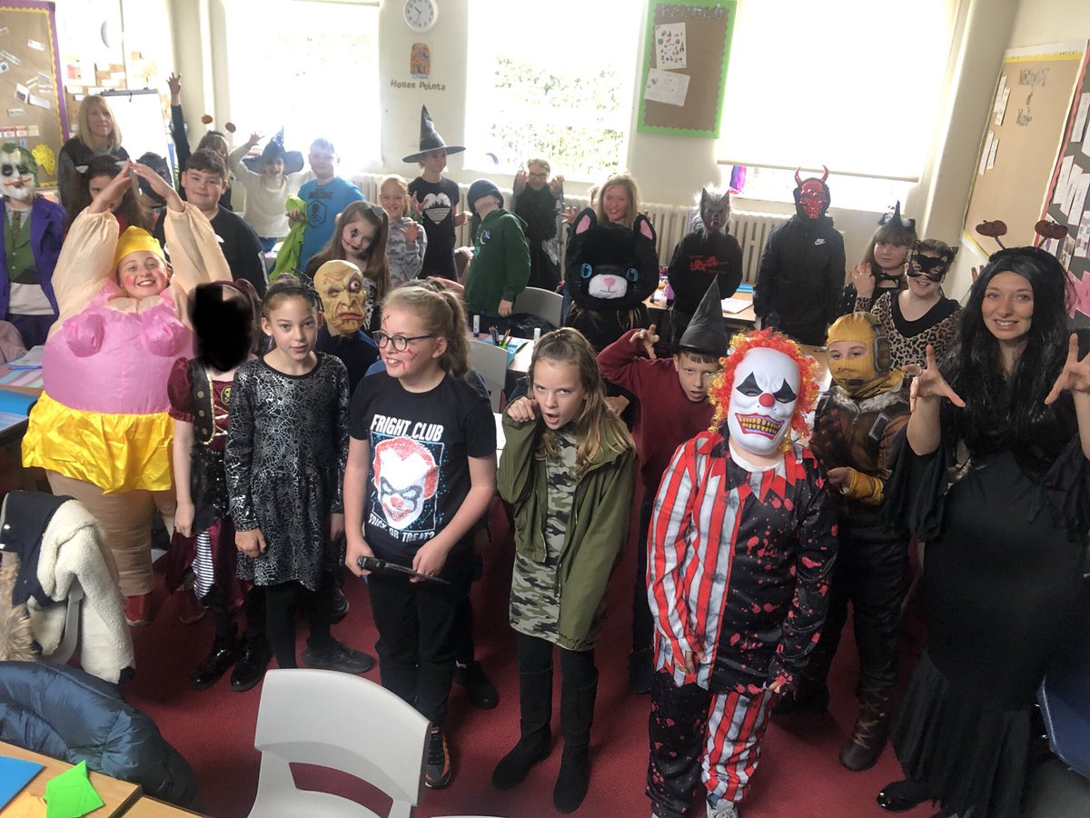 ChagallClass's tweet image. Spooky stuff today @Ellistownprim and in @ChagallClass ! 😬👹🎃🧟‍♂️🧟‍♀️🧙‍♀️🧛‍♀️🕸🕷