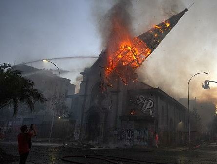 Frente al silencio ominoso de los medios serviles de desinformación y la ingeniería social anticristiana.
Hagamos TT: #ChristianLivesMatter https://t.co/ggECg3f0rd