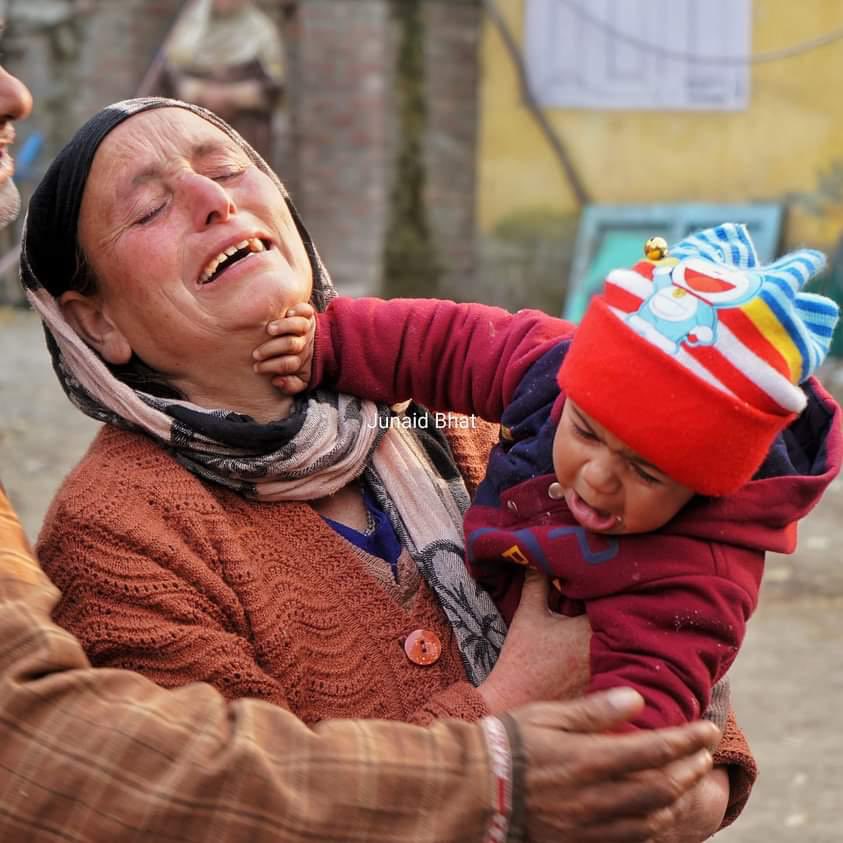 TheHangul_'s tweet photo. Fida Hussain who was killed by Terrorists yesterday at Kulgam South Kashmir, left behind a one year old son.

Today was his Son’s first #Birthday and Pakistan sponsored terrorists made him orphan.

This is the story of maximum Kashmiri’s. 💔 https://t.co/kcvLd005P8