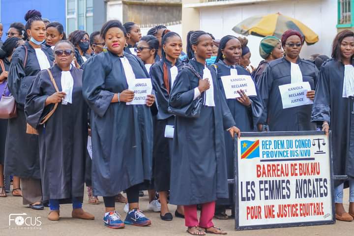 MukwegeFound's tweet photo. On Oct 1, jurists from #Congo took to the streets for #justice. Now it's our turn to mobilise to end impunity and support the recommendations of the UN #MappingReport.
Find out more: https://t.co/LGAYpUCKPQ
#ISignForJustice
#IAmCongo https://t.co/SgwPwYlG9A