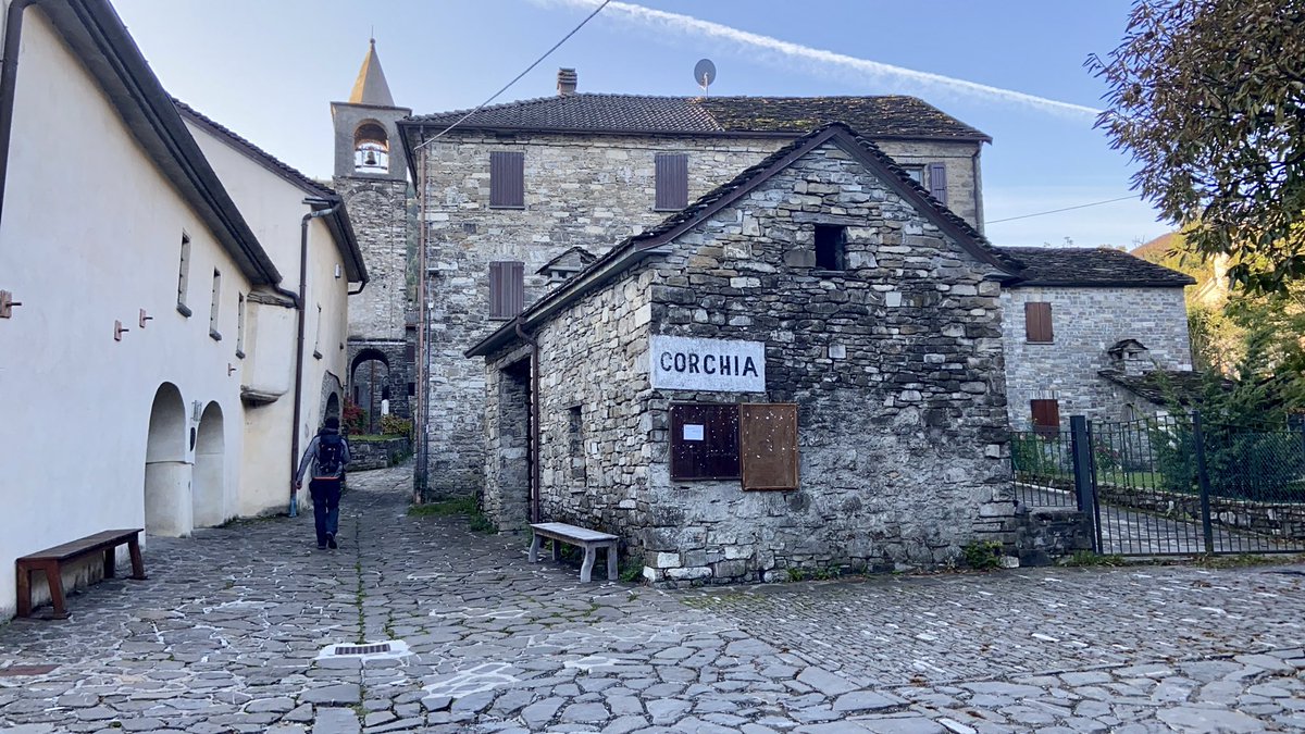marco_bale's tweet photo. Il borgo di Corchia, le antiche miniere ⛏ , l’ultimo essiccatoio 🌰 e il museo Jasoni 👨‍🎨 ...seguiteci in Val Manubiola 🍁🍂🍃⛰

Sabato alle 21 su 12TvParma torna 
#appennino, itinerari e sentieri
#montagna #nofilter #berceto #parma #trekking  https://t.co/1Wmpo0N3Z5 https://t.co/wgCcHb7dtf