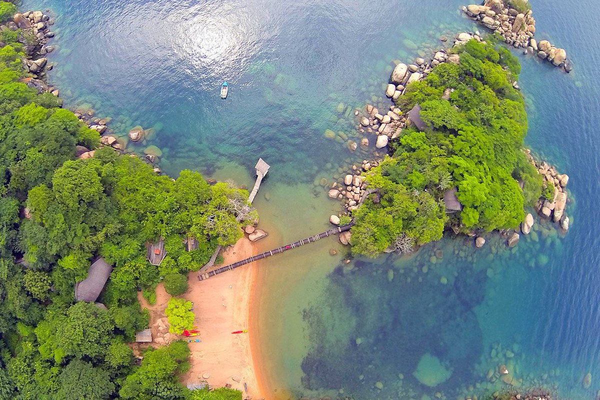 SChingati's tweet photo. 📍Mumbo Island, Malawi 🇲🇼

Mumbo Island is a beautiful and secluded camp located on a private island offshore from Cape Maclear in the protected waters of the Lake Malawi marine park. A stay here is the perfect paradise island getaway.

#Malawi #VisitMalawi #Tourism #twittermw https://t.co/z2IyEsDOz7
