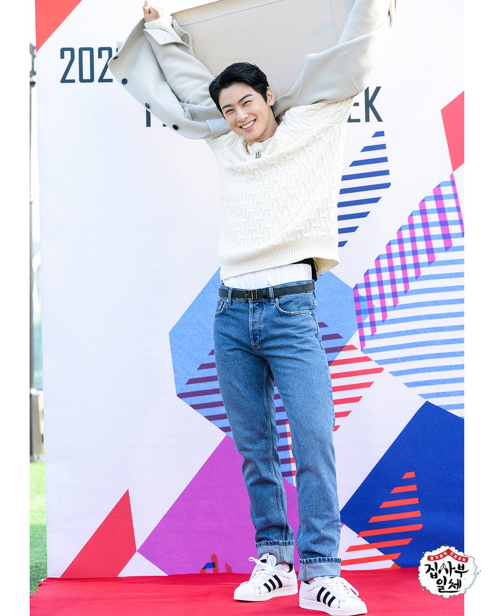 SBSNOW's tweet photo. 이 구역 BEST 모델은 나야~! 
집사부 패션위크 포토월 비하인드📸

동거동락 인생과외 SBS ‘집사부일체’
일요일 저녁 6시 25분 방송

#집사부일체 #masterinthehouse 
#이승기 #양세형 #신성록 #차은우 #김동현 
#LeeSeungGi #YangSeHyung #ShinSungRok 
 #KimDongHyun #jipsabu #집사부패션위크 https://t.co/ZhigMkTQph