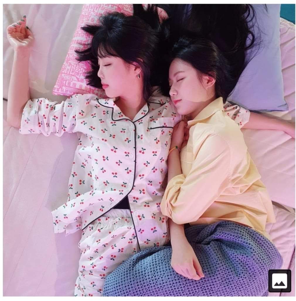 Sara62399330's tweet photo. So #Sooshua is one of the my favourite ship, they really have amazing chemistry🤗🔥💖
~~~~~~~~~~~~~~~~~~~~~~
#SOOJIN 
#SHUHUA 
#GIDLE 
#MIYEON 
#Yuqi 
#SOYEON 
#MINNIE 
#kpopcouple https://t.co/97kv6vbSkT