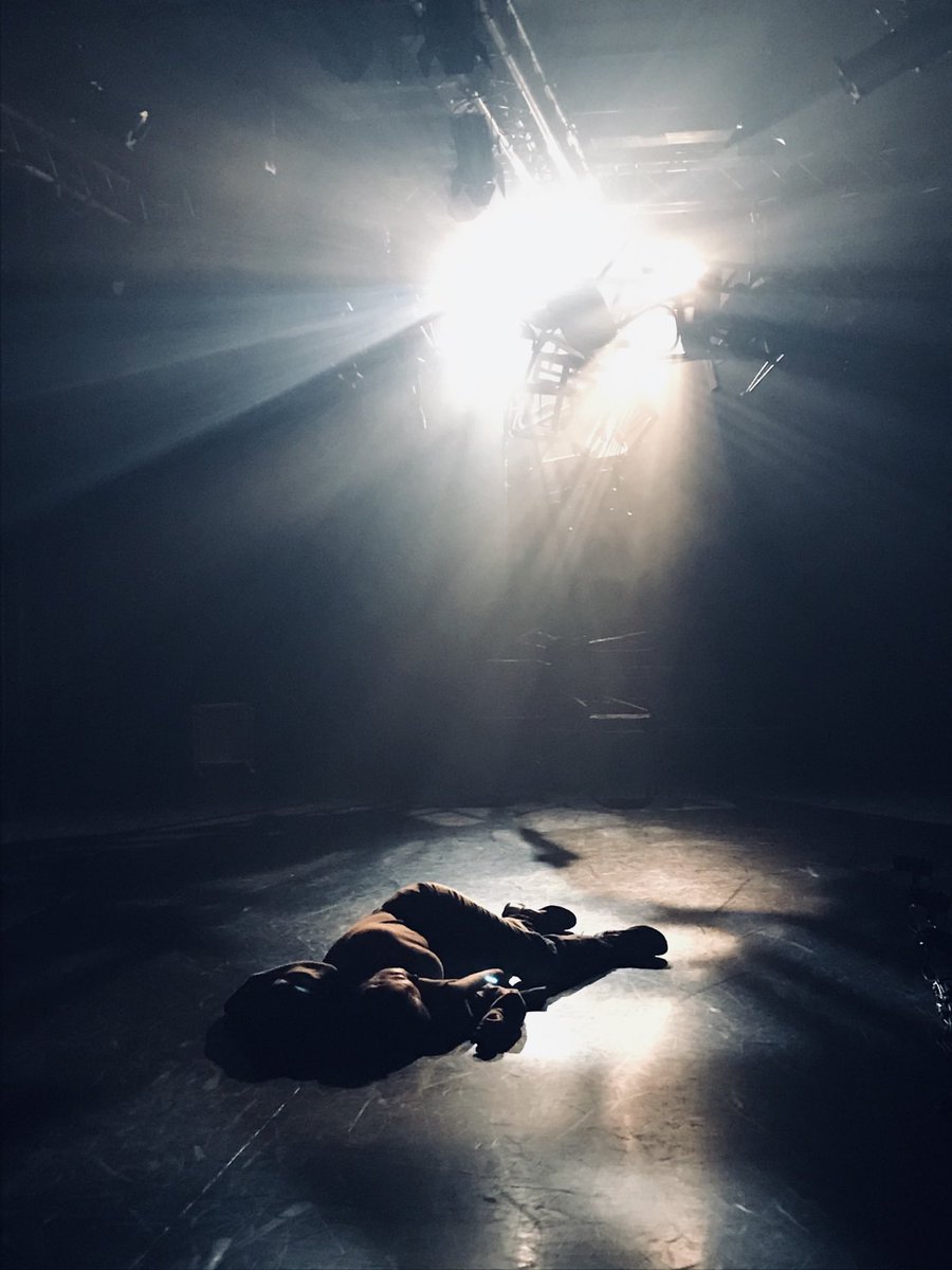 poppychristobel's tweet image. I’ve been directing a socially distanced #richardIII with ⁦@FourthMonkeyTC⁩ 

It’s such a hard time for so many that I’ve been reluctant to share

But then I thought a reminder of the joy of TECH might be just what some would like to see

#theatre #viablejobs #tech #lights