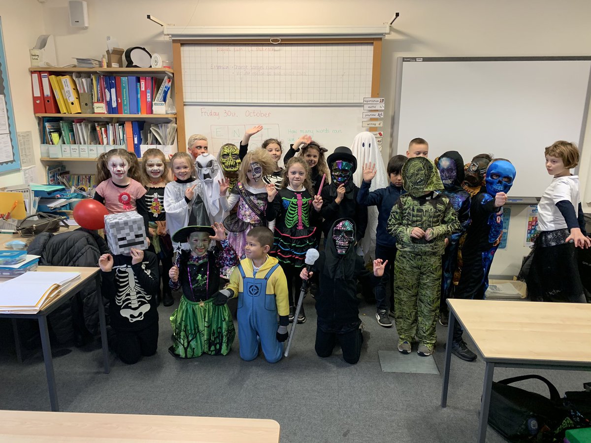 InshesP4's tweet photo. Some scary faces in class today!! #halloween https://t.co/HNCdBMCrcI
