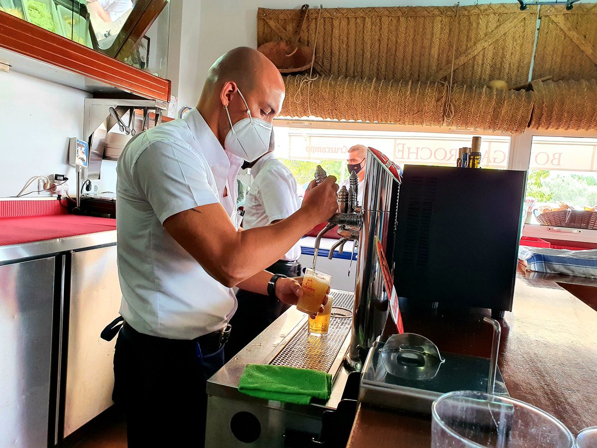 ¿Una cervecita? 🍺🍺🍺 😃😃😃
👉 Tu punto de encuentro, Bodega Aroche!!!
➡️ Vinos, cerveza muy fría, vermut, tapas caseras, marisco, chacinas...
📍 Nos vemos en calle Bernal Díaz del Castillo 31, en Alcalá de Guadaíra.
🌐 bodegaaroche.com 
#alcaladeguadaira #sevilla