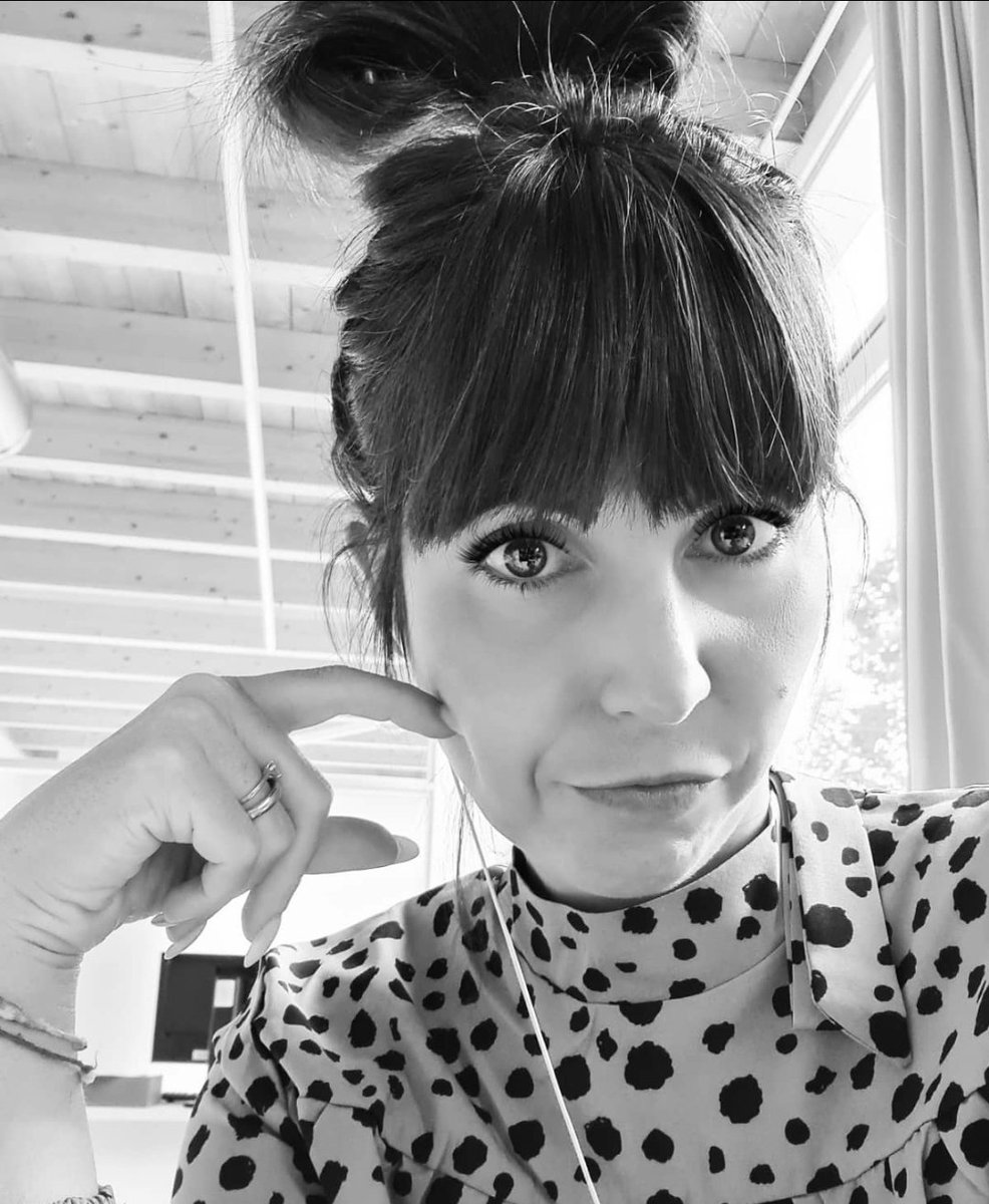 alessiacuffia's tweet photo. Manca solo l'osso in testa.

 #ciottolina #BuonCompleanno #Buongiornouncazzo #30Octubre #lockdown https://t.co/ofg0oRYfHD