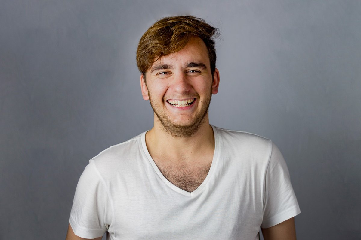 UBUEstudiantes's tweet photo. #Noticias_UBU | Un egresado de la UBU logra la 1ª posición en el Ranking Nacional de Excelencia Académica 👏👏
David Franco, graduado en Comunicación Audiovisual y magíster en Comunicación y Desarrollo Multimedia, obtiene la 1ª posición en su disciplina

►https://t.co/Z1HGKkDdsa https://t.co/BWeCiJmafm