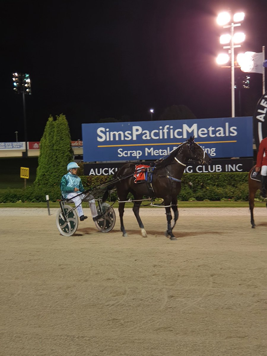 To conclude a wonderful night of racing, Raven Banner takes out the 10th and final race! Driven by Zachary Butcher. Congratulations to all the connections.