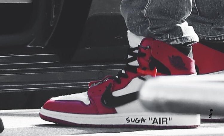geniuslabtss's tweet photo. Yoongi           🤝         Namjoon

  Tener escritos sus apodos 
           en las zapatillas https://t.co/jSbcIf75ep
