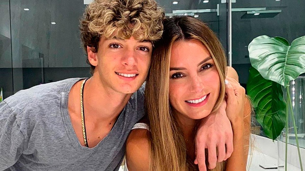 holamexico's tweet photo. Elizabeth Gutiérrez regresa a las redes para agradecer los detalles a su hijo Christopher https://t.co/LH9y8USaGZ https://t.co/A6Lwd6rES9