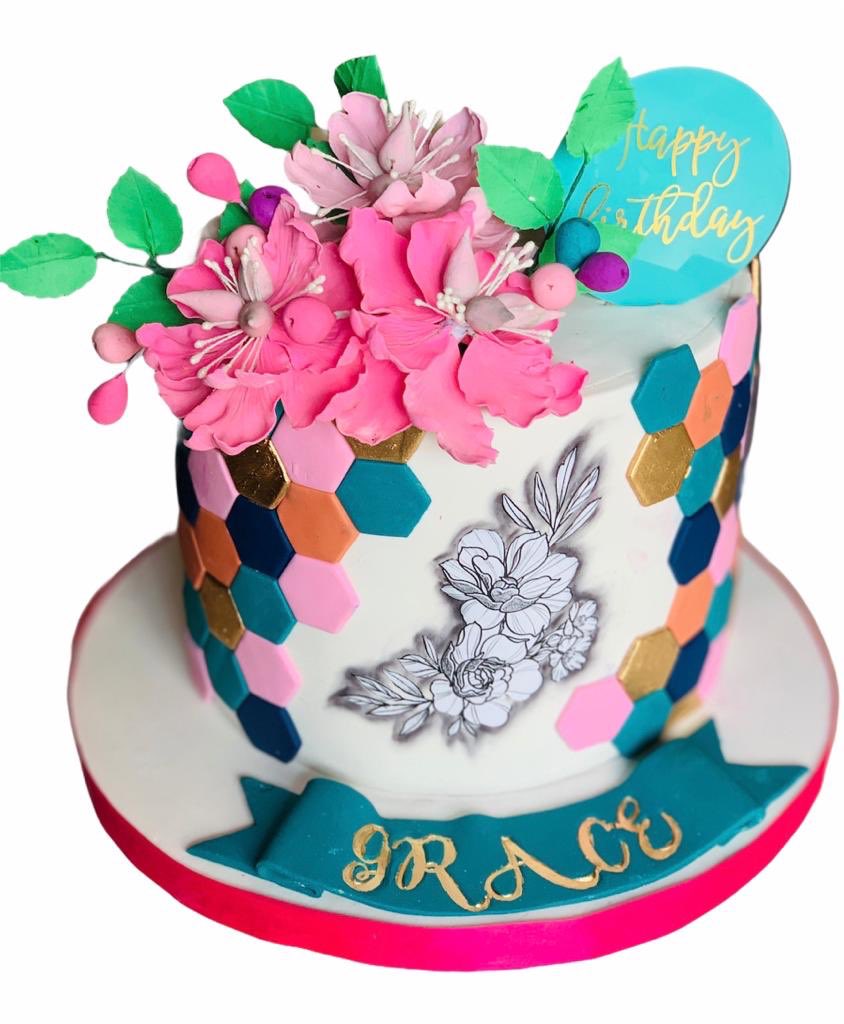 rebakerng's tweet photo. Is this cake beautiful or not?  Made by The Rebaker Lagos! https://t.co/SAy7bod7lT