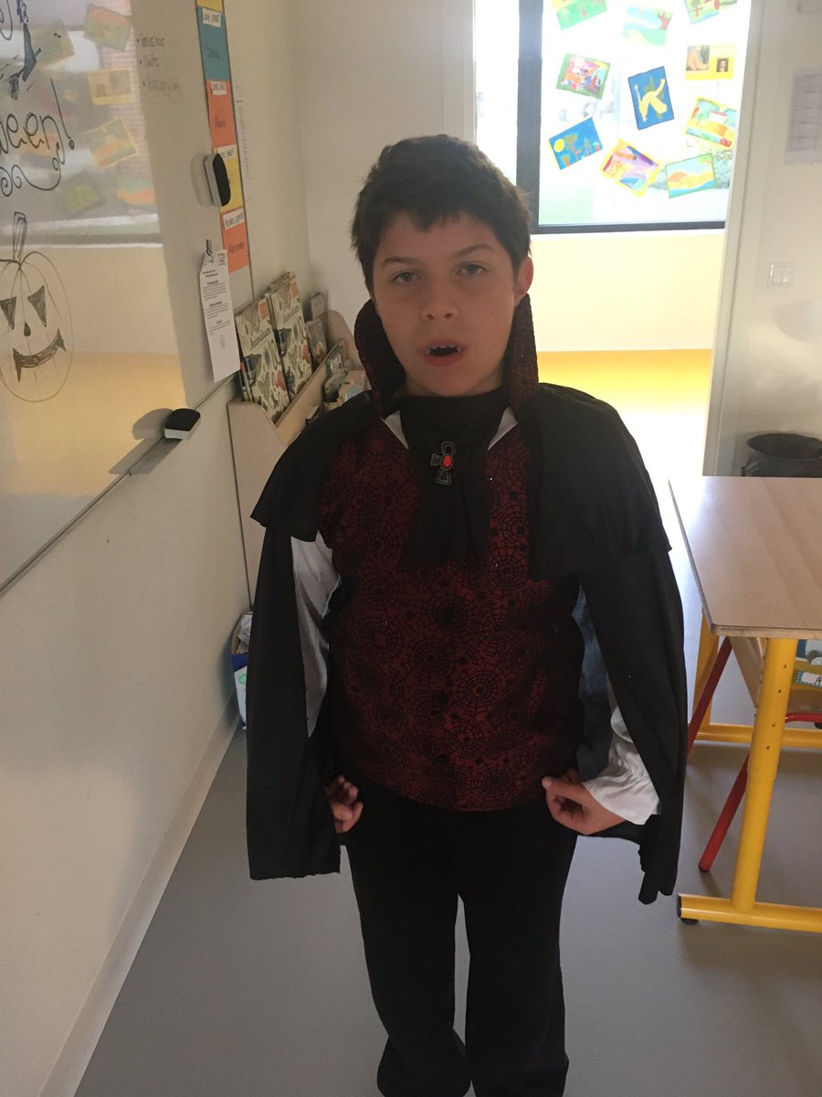 BISTYear56's tweet photo. Some more creative Halloween costumes! https://t.co/1G49H7Rove