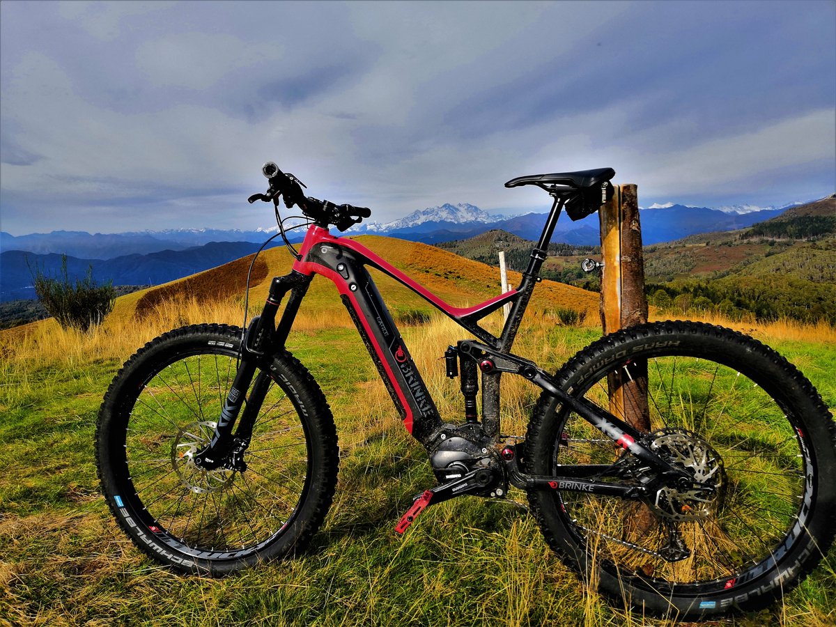 Alla scoperta del territorio del Lago d'Orta. Grazie a <a href="/ortalake/">Max Fortis</a>.experience. Quali altri itinerari in bicicletta consigliate per il weekend?
#eMTB #X5R+Race #BeBrinke #HaveFun