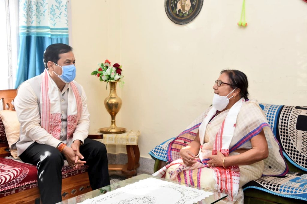 Barnali Gogoi has made Assam and the country proud on her appointment as Wing Commander of @IAF_MCC. Visited her residence in Lakhimpur and congratulated her mother on her success. My best wishes to Barnali as she serves the nation with devotion and indomitable courage. 🇮🇳