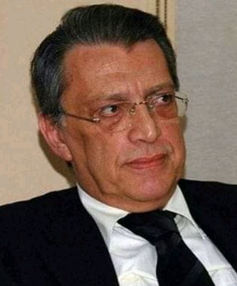 Eski başbakan Mesut Yılmaz vefat etmiş. Arkasında hiç bir başarı hikâyesi bırakmasa da, onu sadece kırık burnu ve "siyasî hayatıma mal olsa da imamhatip liselerini kapatacağım" demesiyle hatırlasam da hemşehrime rahmet, sevenlerine başsağlığı diliyorum.