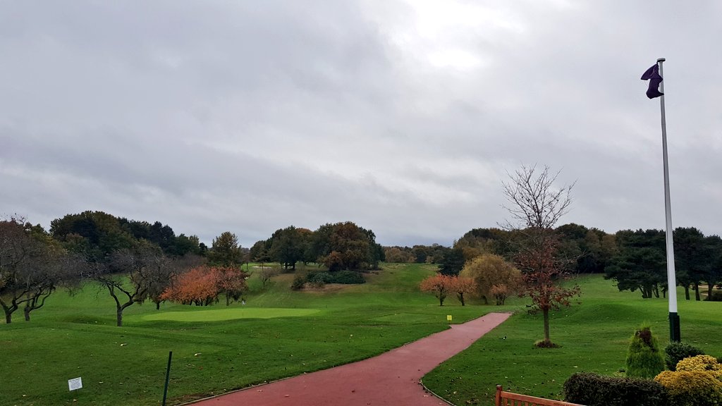 MidlandsGolfer's tweet photo. #MGonTour #brumrun @HarborneGolf we need some sun out to enhance this lovely autumn profile https://t.co/q4UaAn0jiV