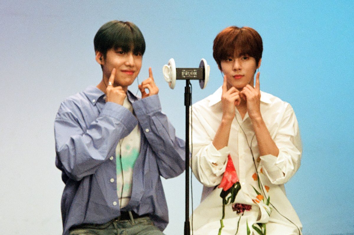 M2MPD's tweet photo. 필름카메라로 기록한 10월의 추억📸 11월에도 쭈욱 엠투와 함께해요❣️ #10월의엠투 #M2film #팅글인터뷰 #김우석 #이은상 #KIMWOOSEOK #LeeEunSang @KWS_official_ @LES_BNM https://t.co/xFl1wLzLX6